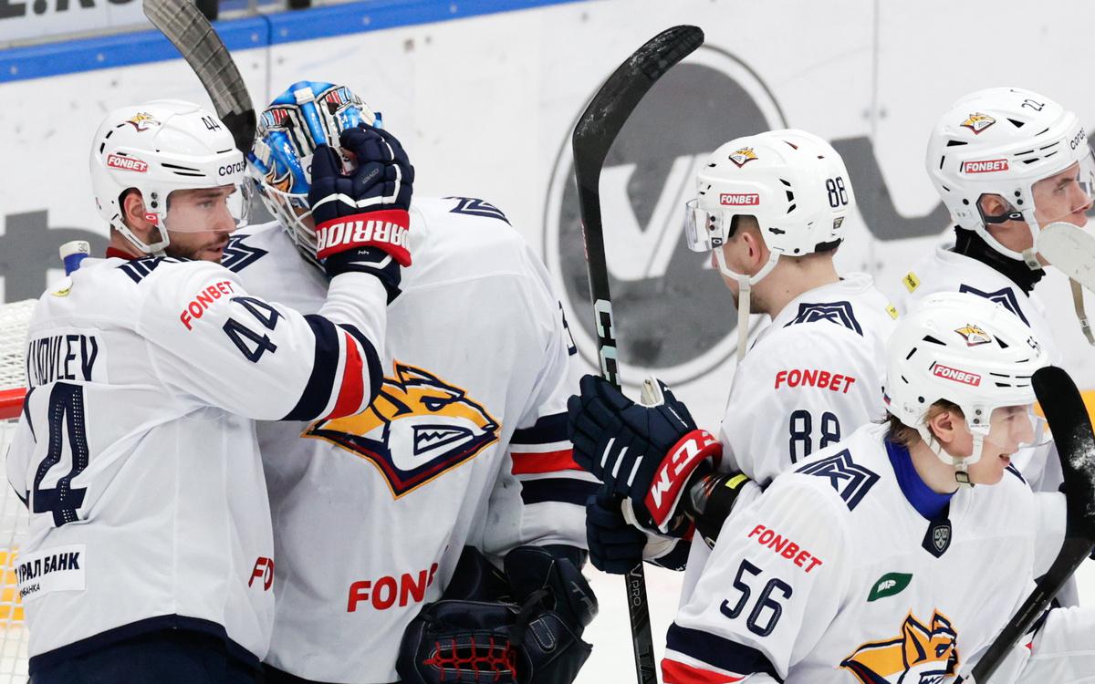 «Металлург» выиграл второй матч у «Амура» в первом раунде плей-офф КХЛ