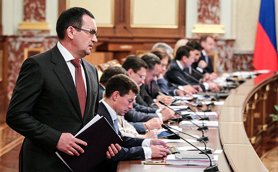 Министр сельского хозяйства РФ Николай Федоров перед началом выступления на заседании правительства РФ в Кремле