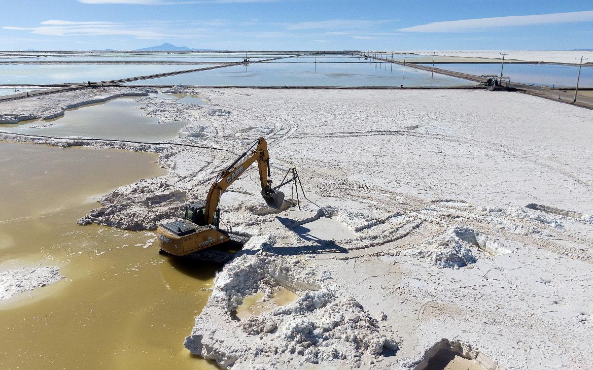 В Боливии огромные запасы ресурсов, но добычи почти нет. Почему так вышло