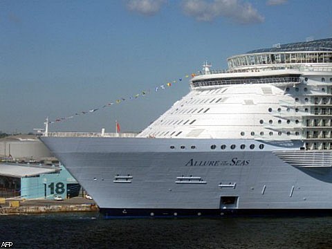 Один из крупнейших в мире лайнеров Allure of the Seas 