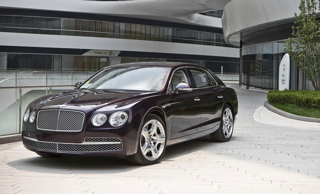 Bentley Continental Flying Spur (834 автомобиля). Цена&nbsp;&mdash; от 11,9 млн рублей.
