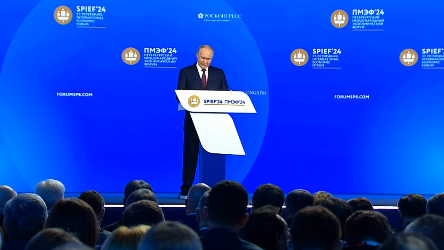 Путин призвал Грефа и Костина не «высасывать» деньги из других банков