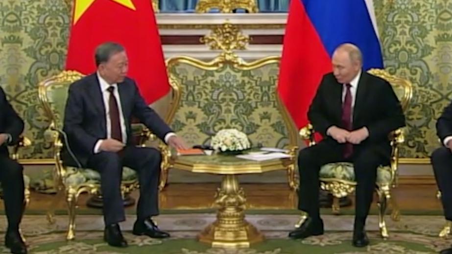 Путин поблагодарил генсека Компартии Вьетнама за участие в параде Победы