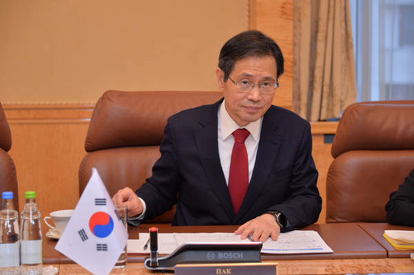 Чрезвычайный и Полномочный Посол Республики Корея в РФ Пак Ро-Бек

Фото: пресс-служба президента Татарстана
