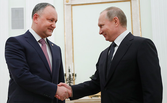 Игорь Додон (слева) и&nbsp;Владимир Путин


