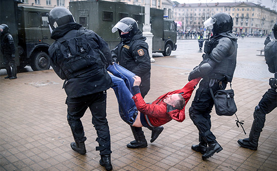 Задержание участника&nbsp;акции &laquo;Марш рассерженных белорусов&raquo;. 25 марта 2017 года


