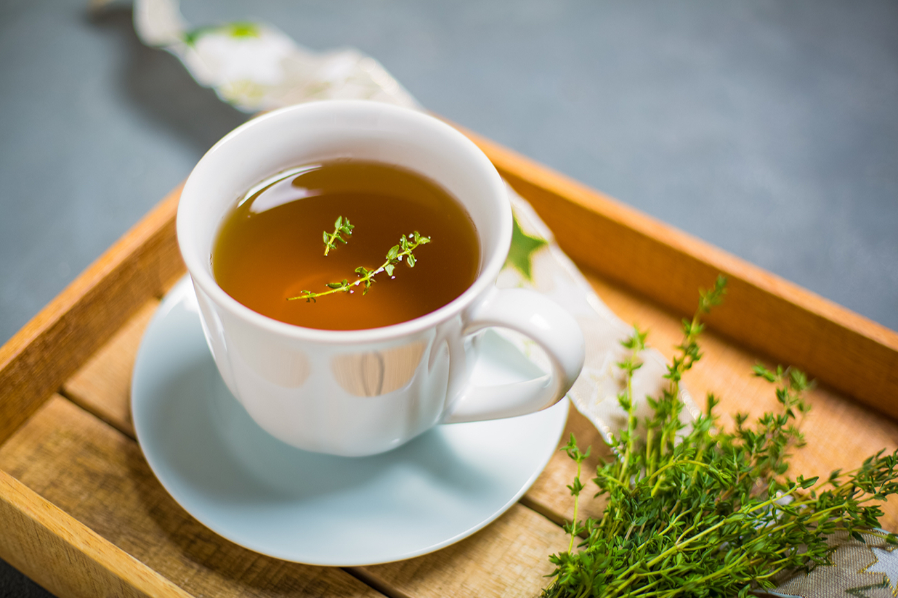 Лучше заваривать чай из свежего сбора трав. В прошлогоднем полезных веществ значительно меньше