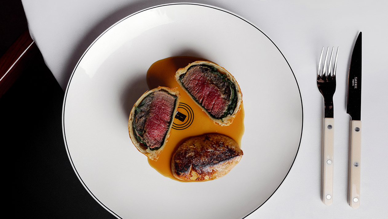 Почему стейки и открытый огонь снова правят меню