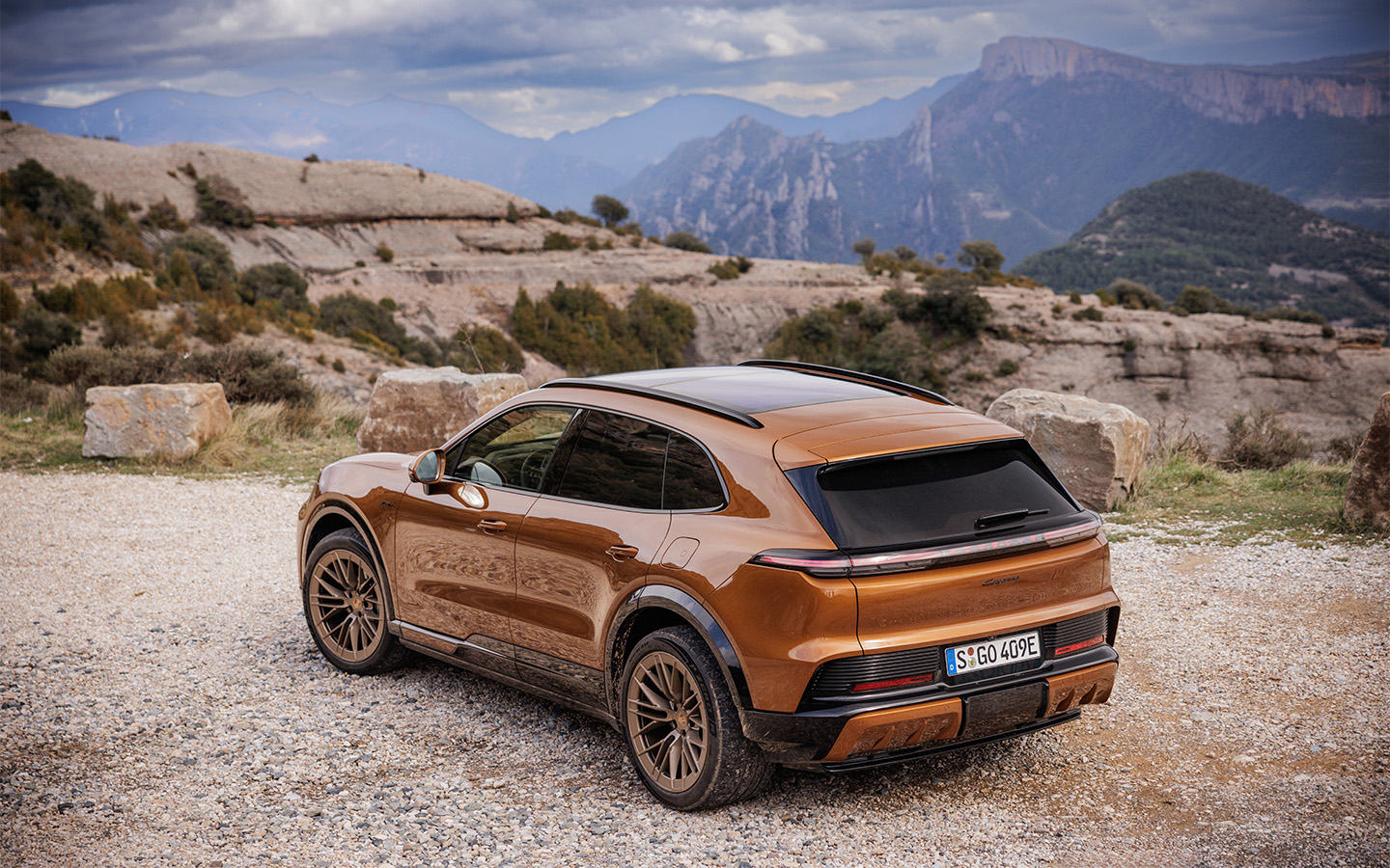 Porsche удалось сохранить фирменный стиль. В потоке вы точно узнаете, что за автомобиль перед вами