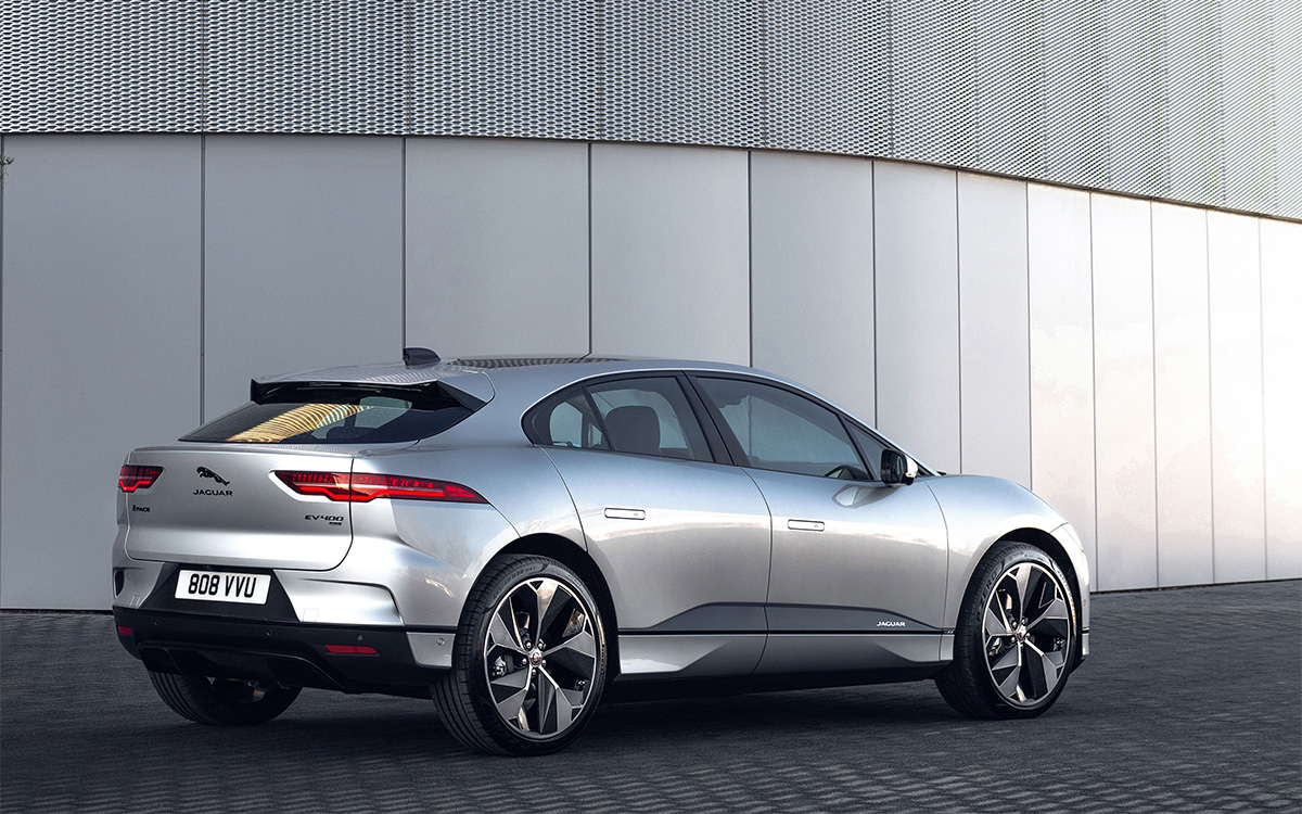Jaguar назвал российские цены на обновленный кроссовер I-Pace