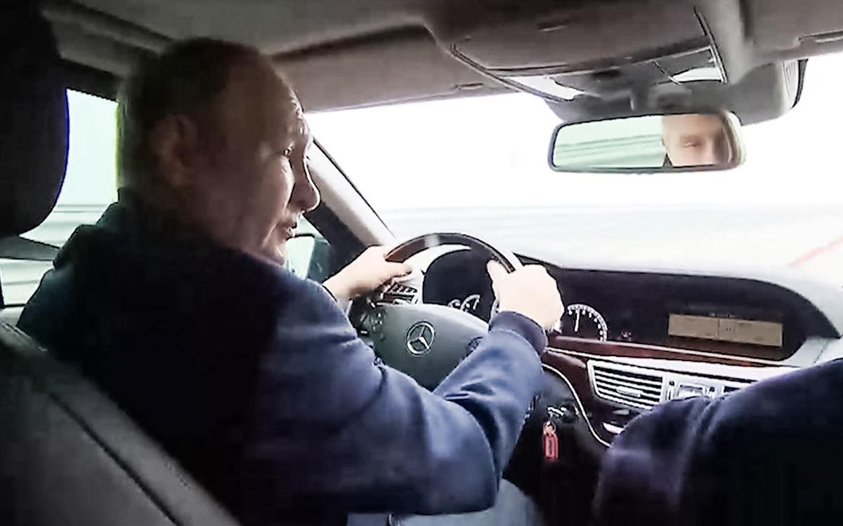 Путин проехал по Крымскому мосту за рулем Mercedes-Benz S-class