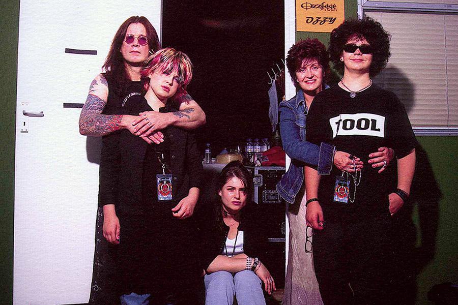 Оззи Осборн с семьей, 2001 год