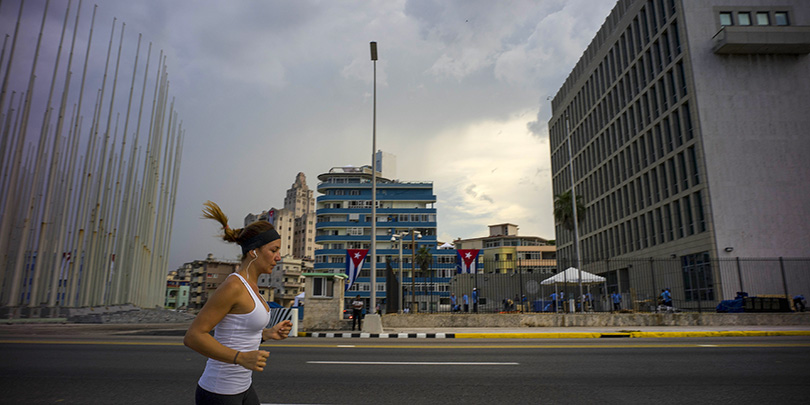 СМИ узнали о планах США отозвать большинство своих дипломатов с Кубы
