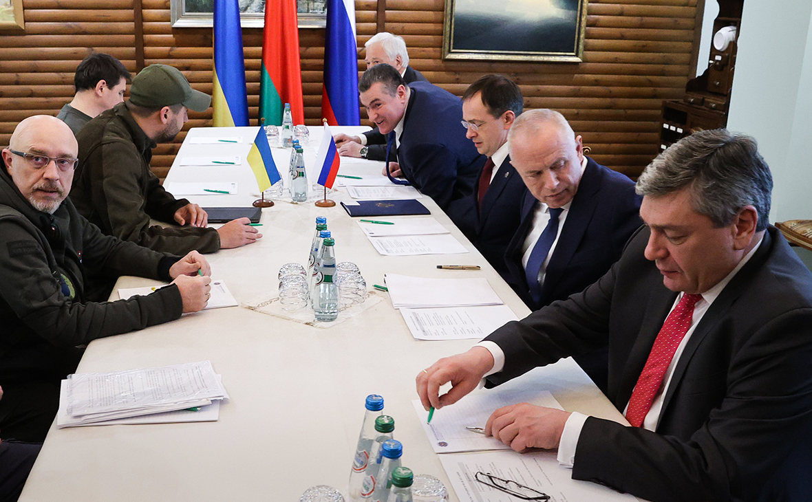 Киев сообщил, что переговоры с Россией будут вестись в закрытом режиме"/>













