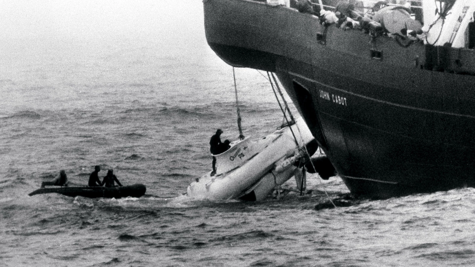 <p>1 сентября завершилась уникальная операция по спасению двух подводников, проведших почти трое суток на дне Атлантического океана</p>