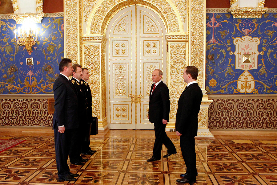 Третья инаугурация Путина состоялась 7 мая 2012 года. Телетрансляция получилась достаточно длинной, поскольку включала в себя как прощание Дмитрия Медведева с Президентским полком, так и проезд кортежа Путина по пустым улицам от Дома правительства (где был рабочий кабинет премьера) до Кремля.