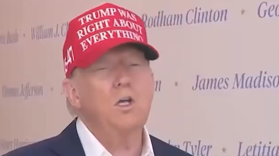 Трамп заявил, что узнал об обысках у Болтона из новостей