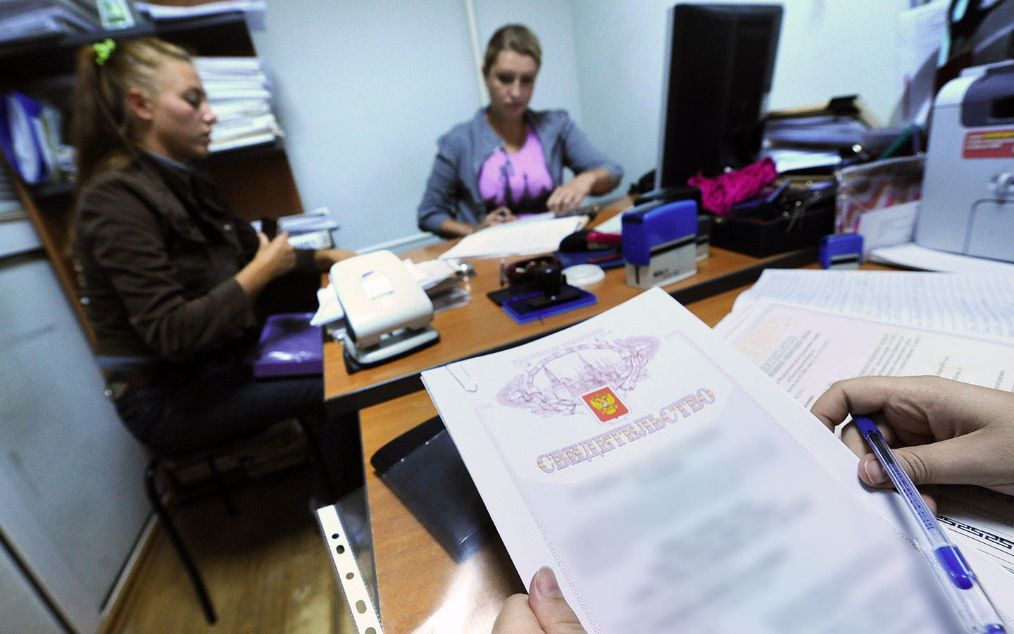 Для вступления в права в&nbsp;наследство на автомобиль наследник должен предоставить нотариусу определенный набор документов