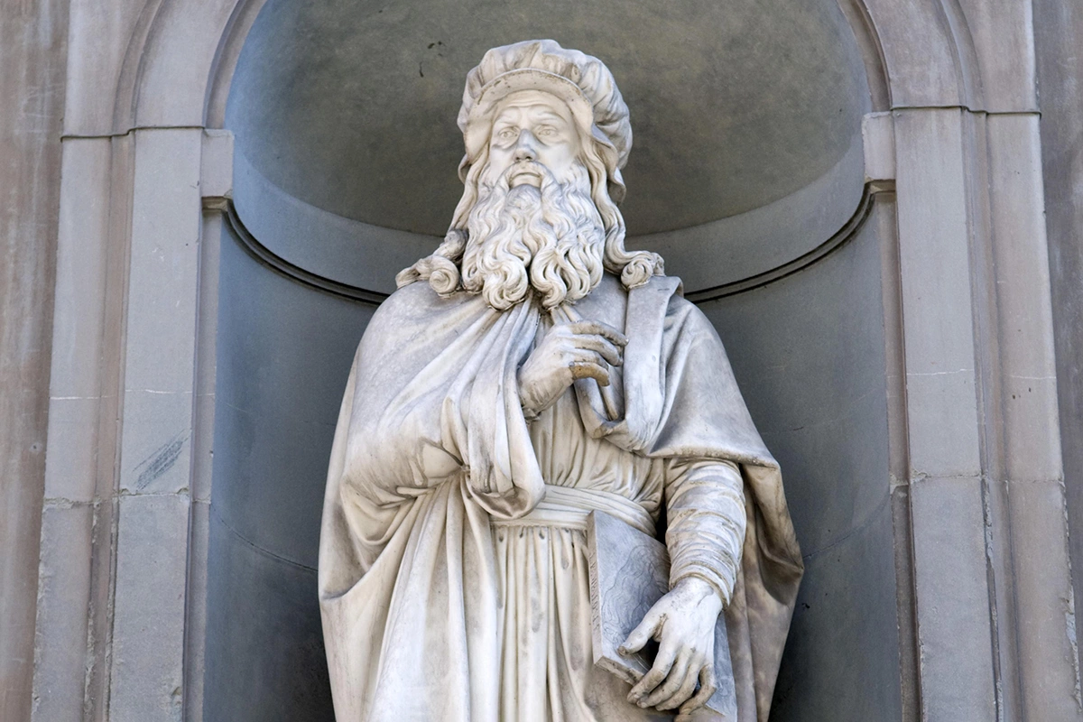 Статуя Леонардо да Винчи. Музей Уффици, Флоренция, Италия