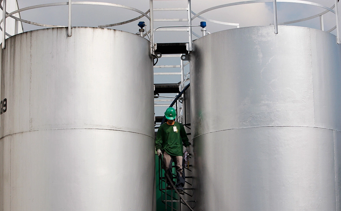 Darren Whiteside / Reuters