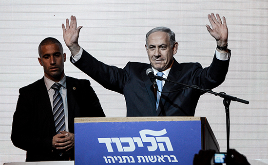 Премьер-министр Израиля и лидер партии «Ликуд» Биньямин Нетаньяху поздравляет сторонников с победой