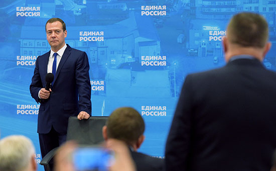 Премьер-министр РФ Дмитрий Медведев (слева). Архивное фото