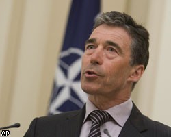 Генсек НАТО: Мы еще можем помочь Ливии
