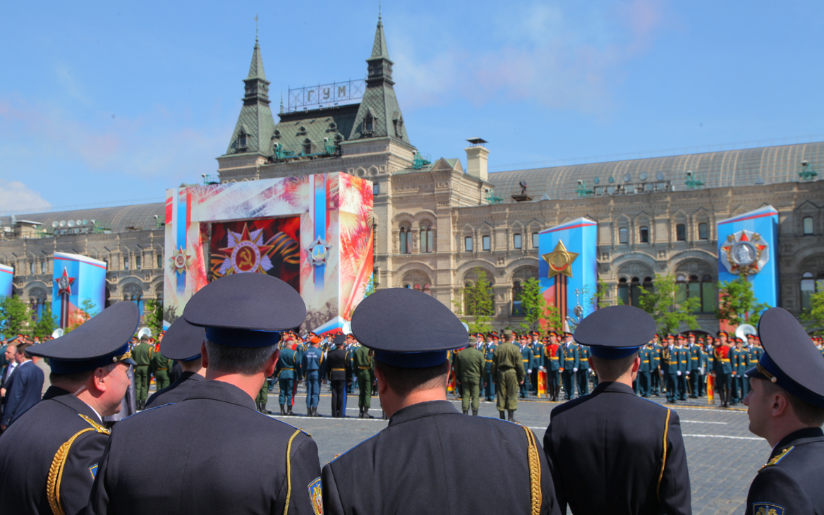Песков сообщил об отсутствии приглашений для иностранцев на парад Победы
