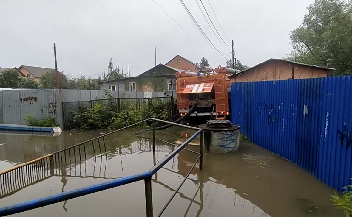 Вода в затопленном поселке Киолим держалась на уровне 1 метра – власти