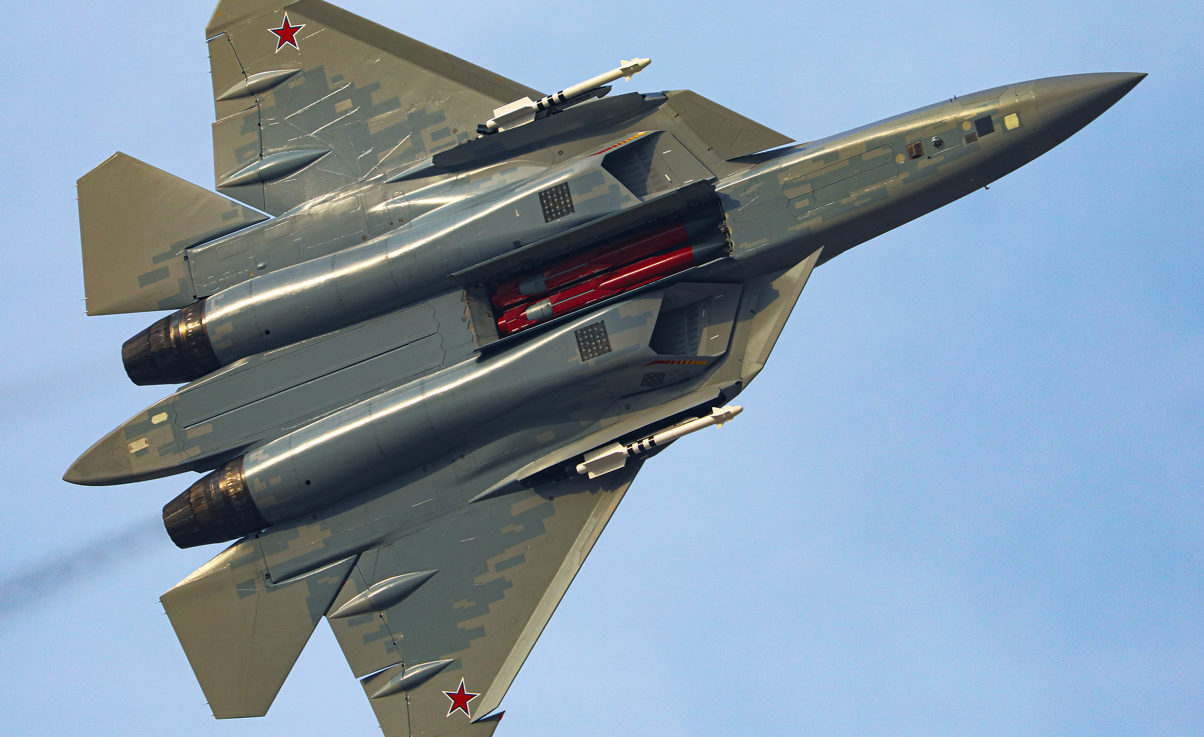 Российский истребитель Су-57Э на авиасалоне в Дубае.