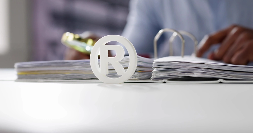 Существует процедура ускоренной регистрации (за два месяца), но она стоит существенно дороже