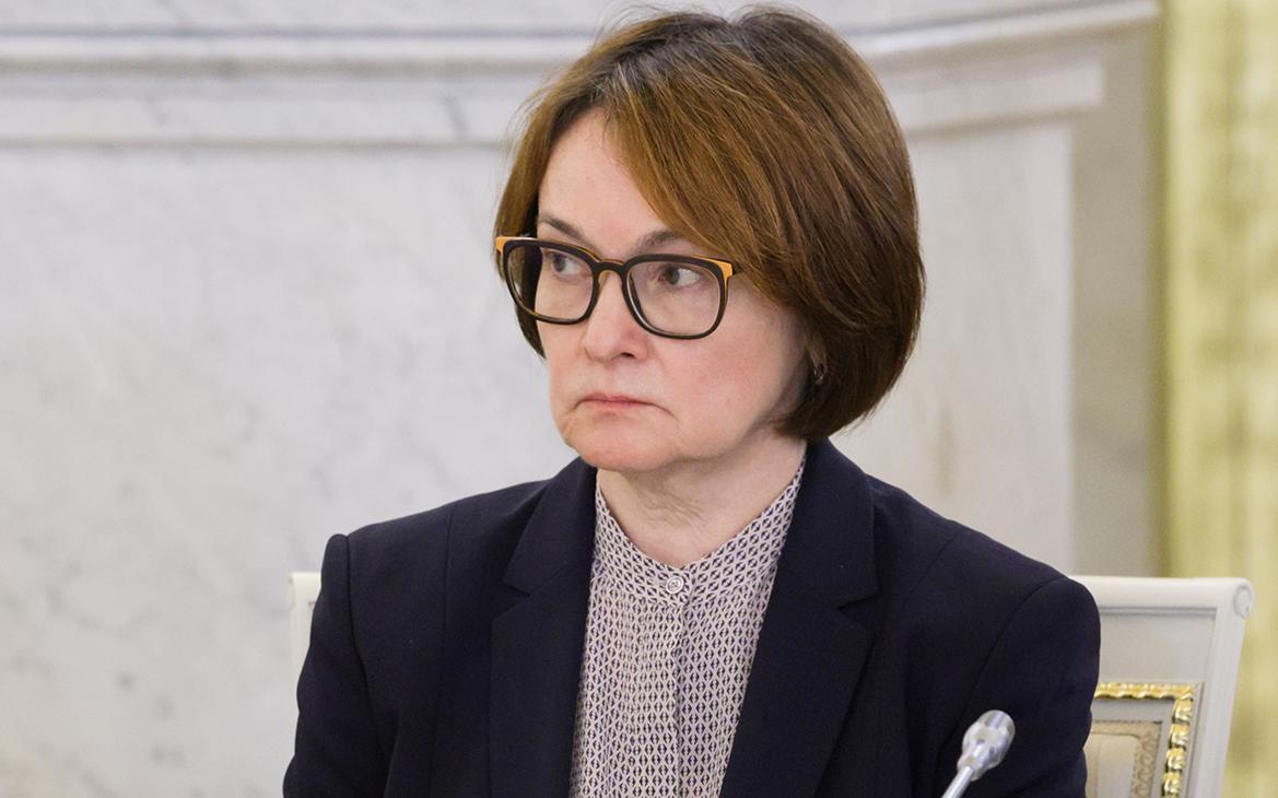 ЦБ выступил за сохранение умеренно жестких денежно-кредитных условий