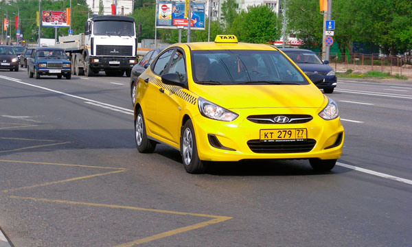 Такси в Москве смогут ездить по выделенным полосам