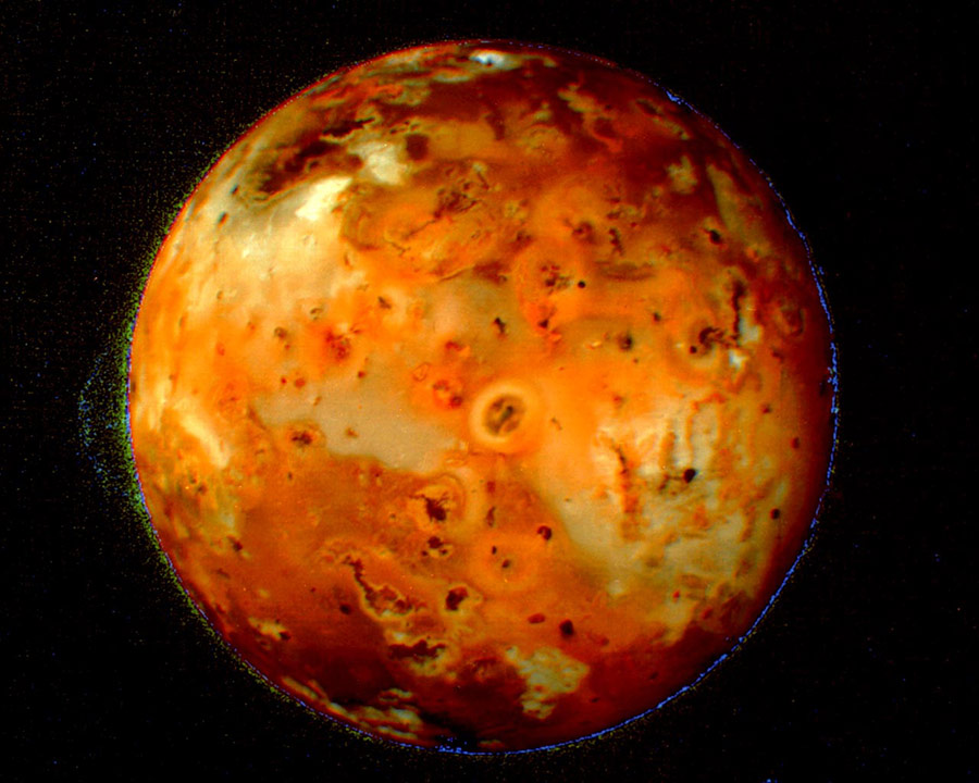 Аппарат впервые запечатлел извержение вулкана на поверхности спутника Юпитера Ио. В общей сложности с космических аппаратов было передано на Землю 625 Гбайт данных.
