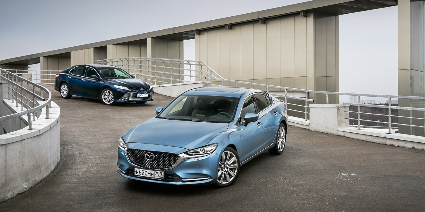 Большими силами. Mazda 6 против Toyota Camry :: Autonews