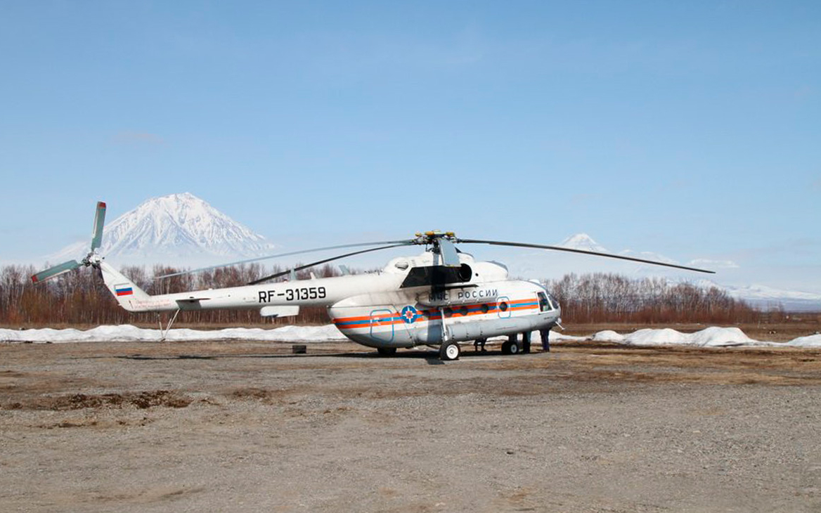 Вертолет МЧС привлекли к поискам унесенных в море детей в Сочи