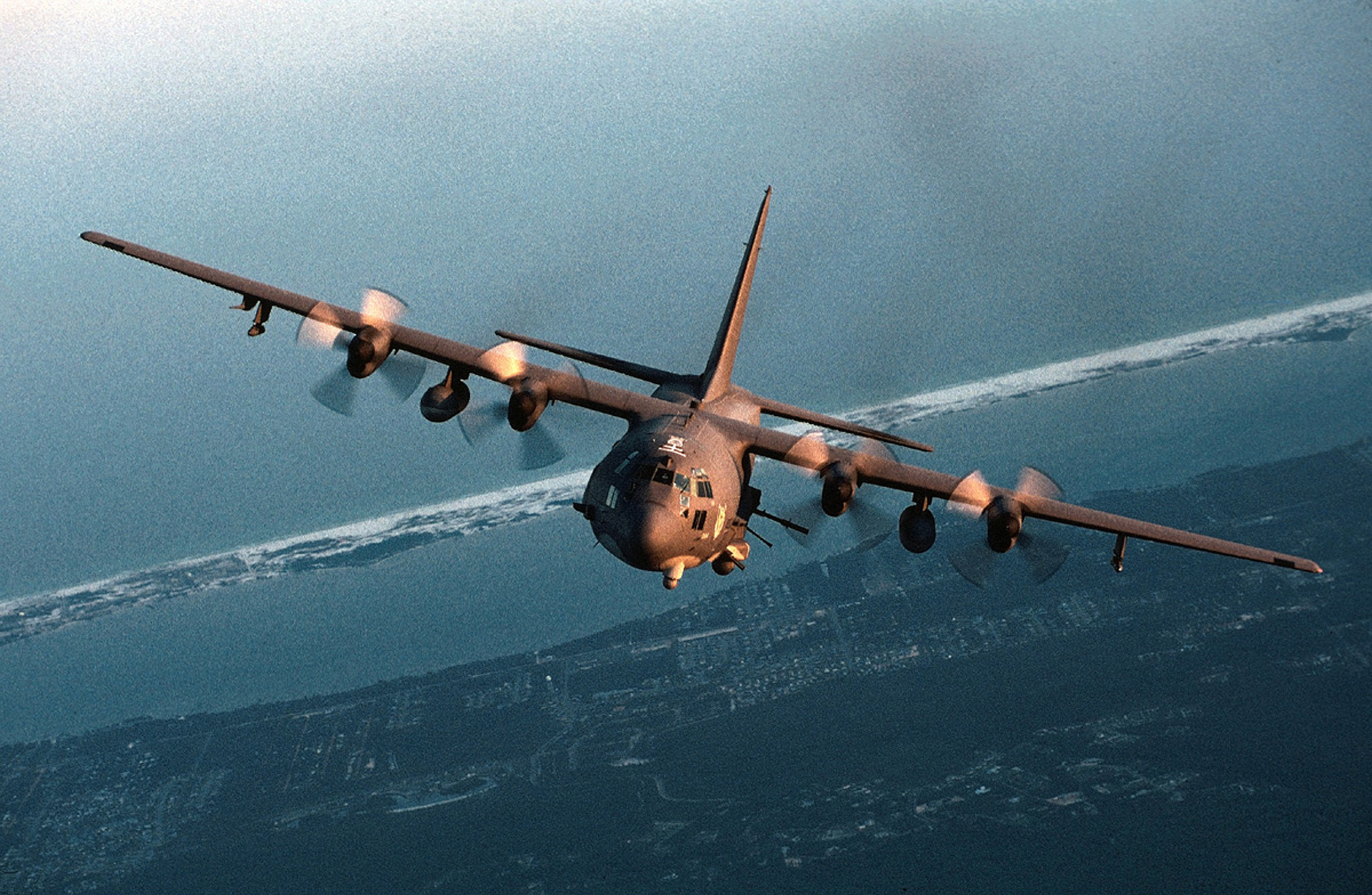 Ac 130. Ac130 above. Самый живучий самолет.