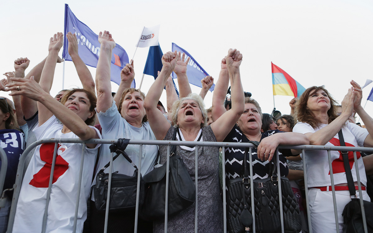 «Революционные» против «старых»: чего ждать от выборов в Армении