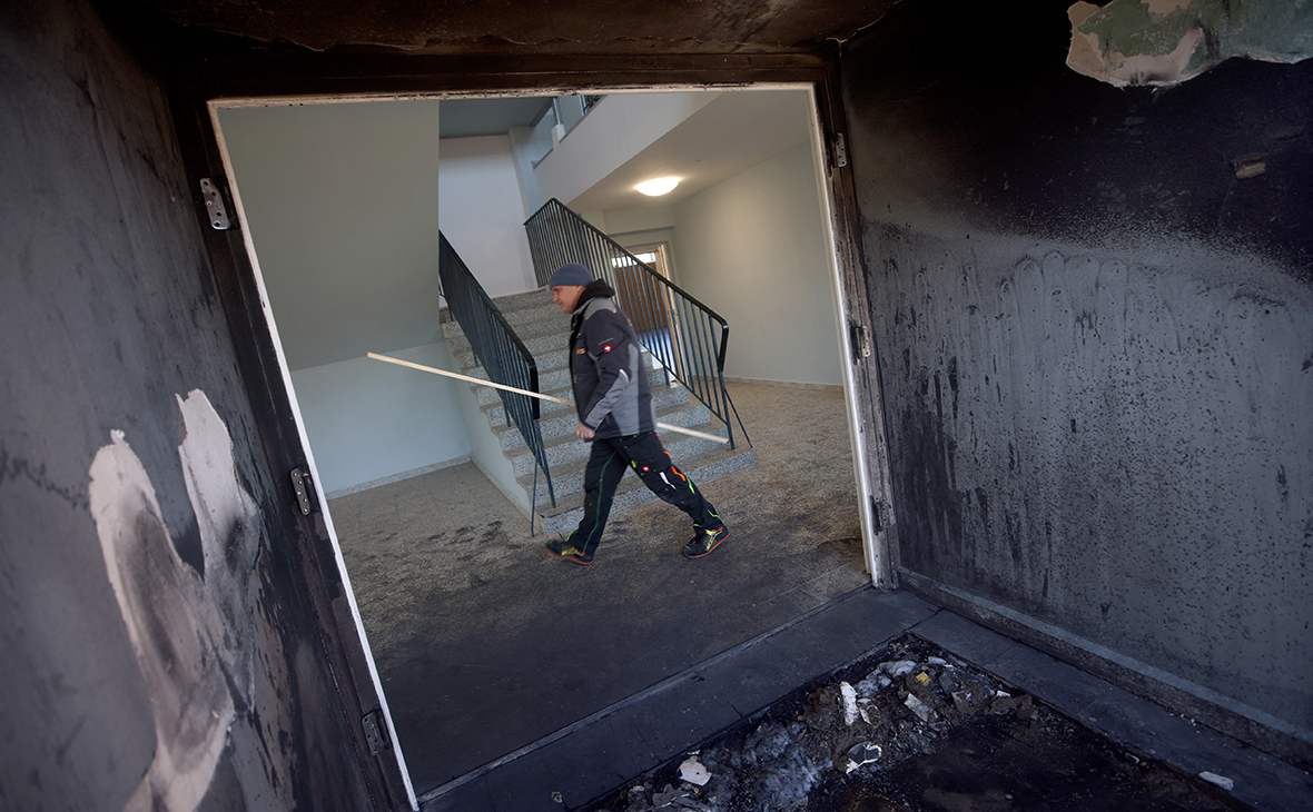 Вход в спортивный зал немецко-российской Ломоносовской школы после поджога в Берлине