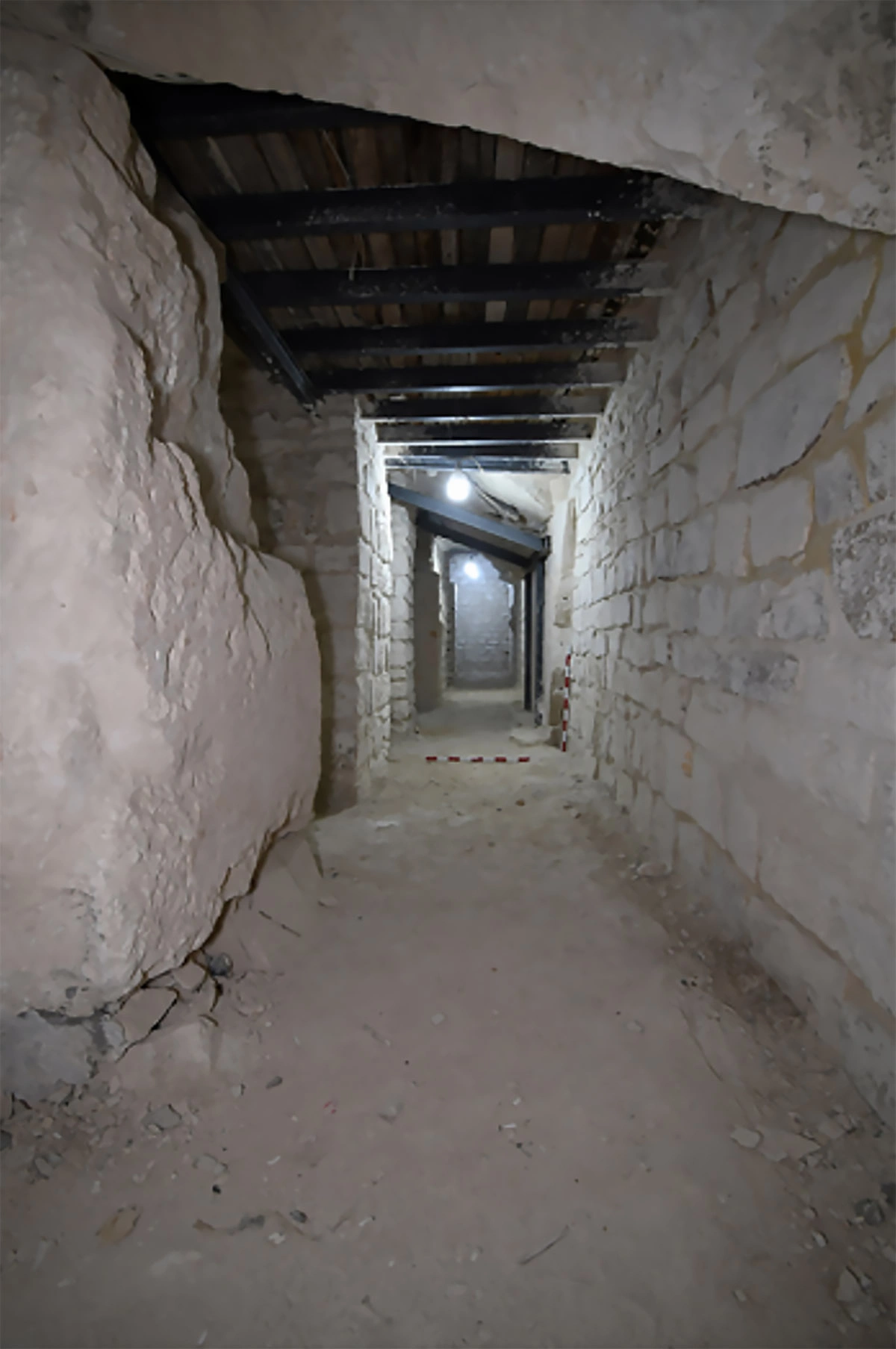 <p>Обнаруженные в пирамиде Сахура помещения археологи укрепили и законсервировали</p>