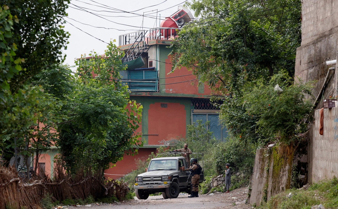 Akhtar Soomro / Reuters