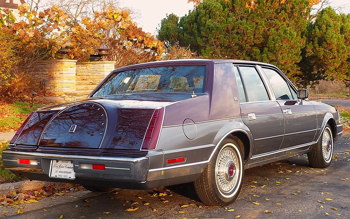 Lincoln Continental Valentino Edition