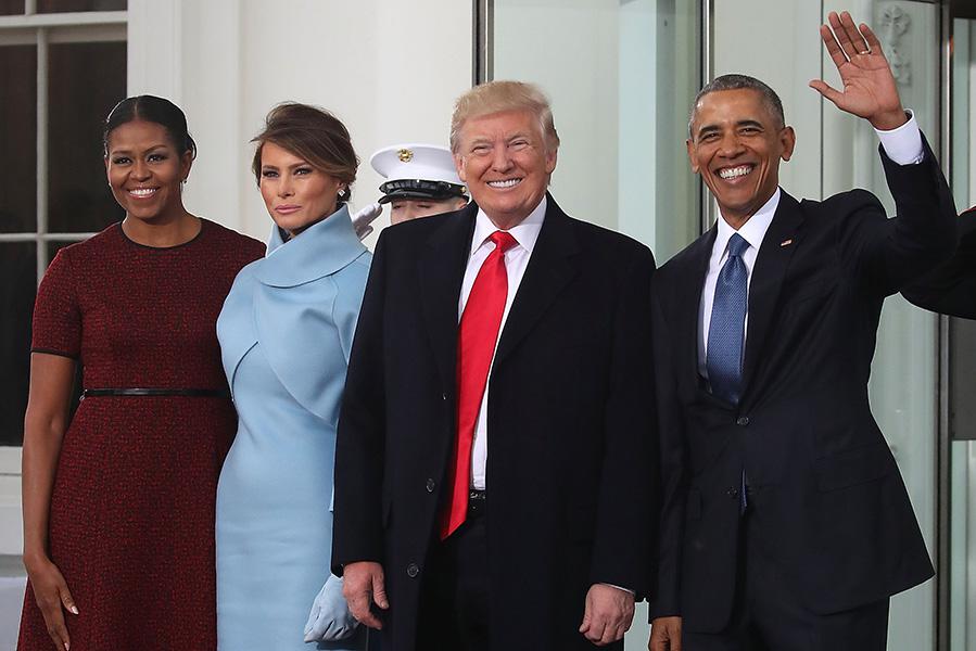 Мишель Обама, Мелания Трамп, Дональд Трамп и Барак Обама у Белого дома, Вашингтон, 20 января 2017 года