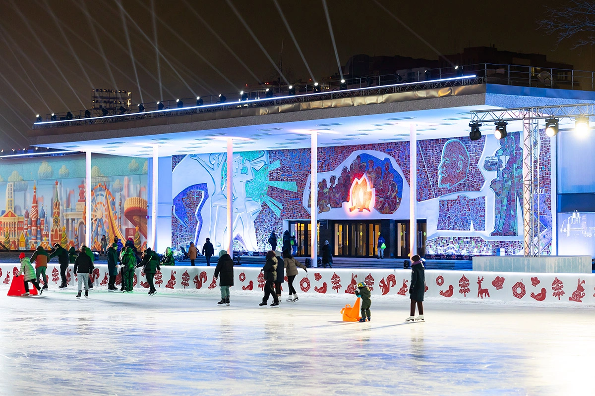 Нет года без огня: столица встречает праздник необычным световым шоу