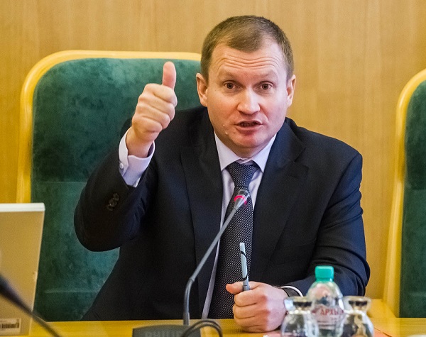 Куратор сферы ЖКХ в правительстве области Вячеслав Вахрин рассказал, что основной упор в данной сфере направлен на привлечение дополнительных инвестиций