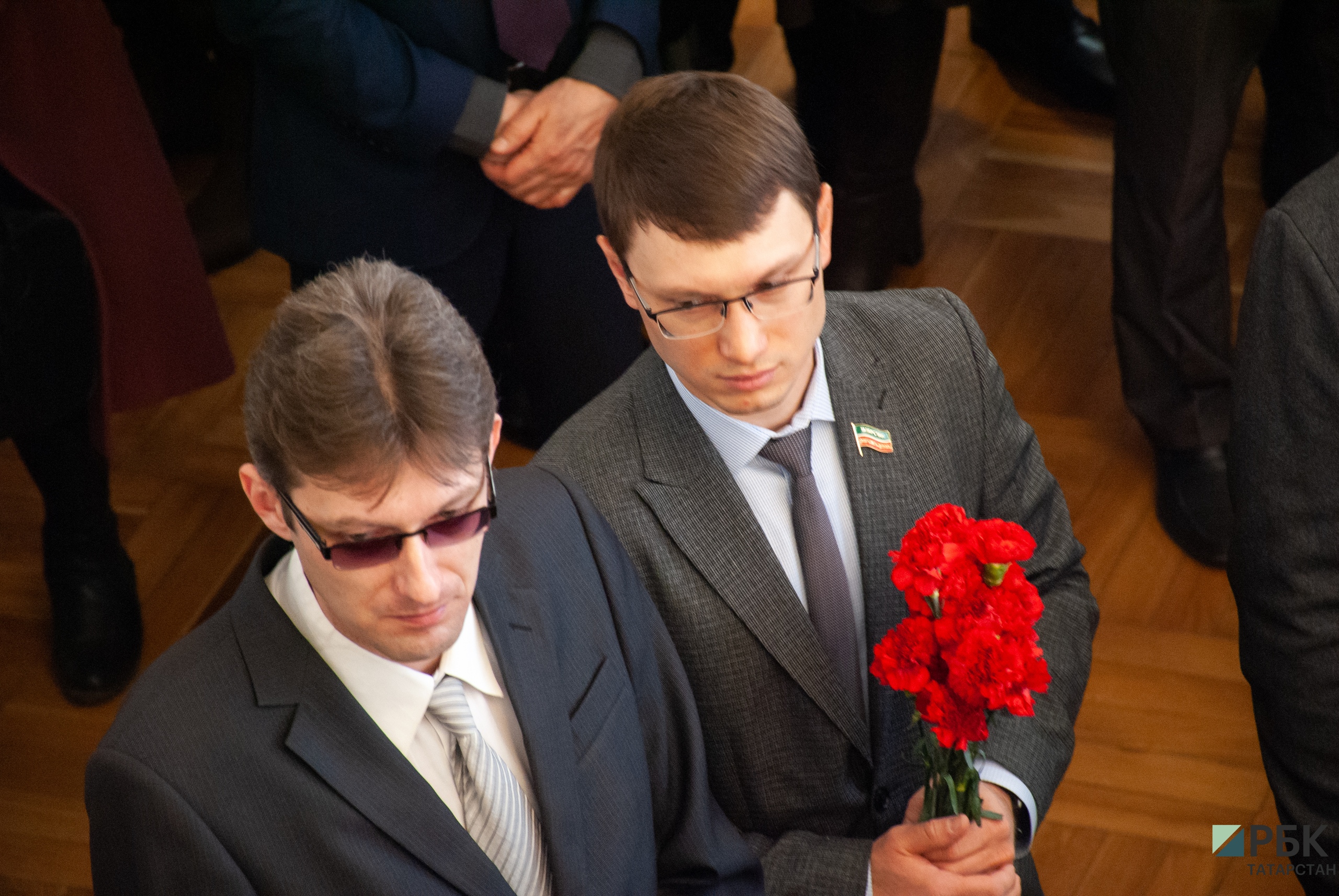 депутат Госсовета РТ от партии КПРФ Артем Прокофьев (справа)