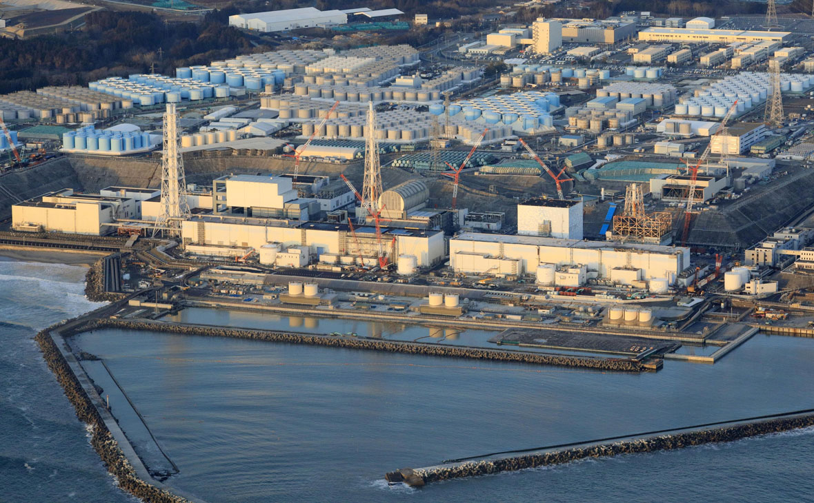 Вид на АЭС в Фукусиме