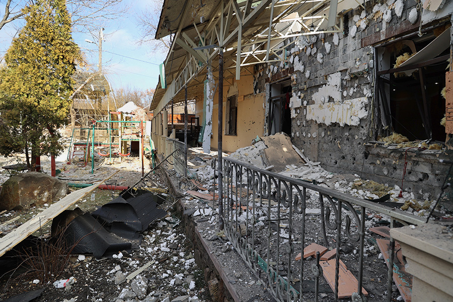 Последствия обстрела ресторана &laquo;Шеш-Беш&raquo; в Ленинском районе Донецка