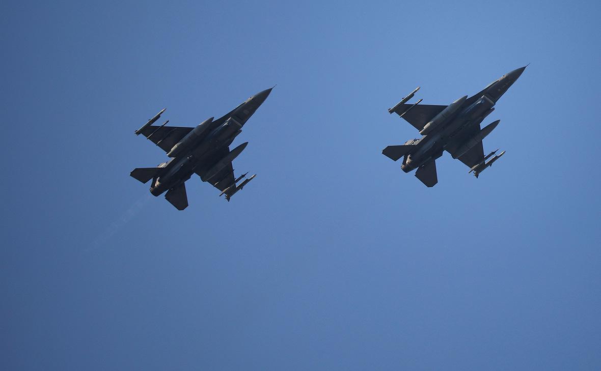 Глава Пентагона раскрыл сроки прибытия эскадрильи F-16 на Украину"/>













