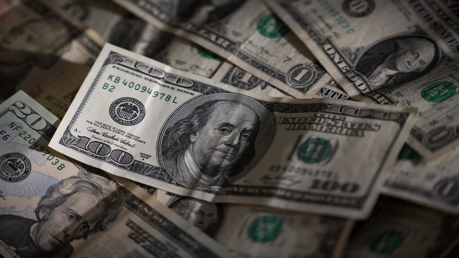 Почему не стоит спешить избавляться от старых долларов. Мнение финансиста